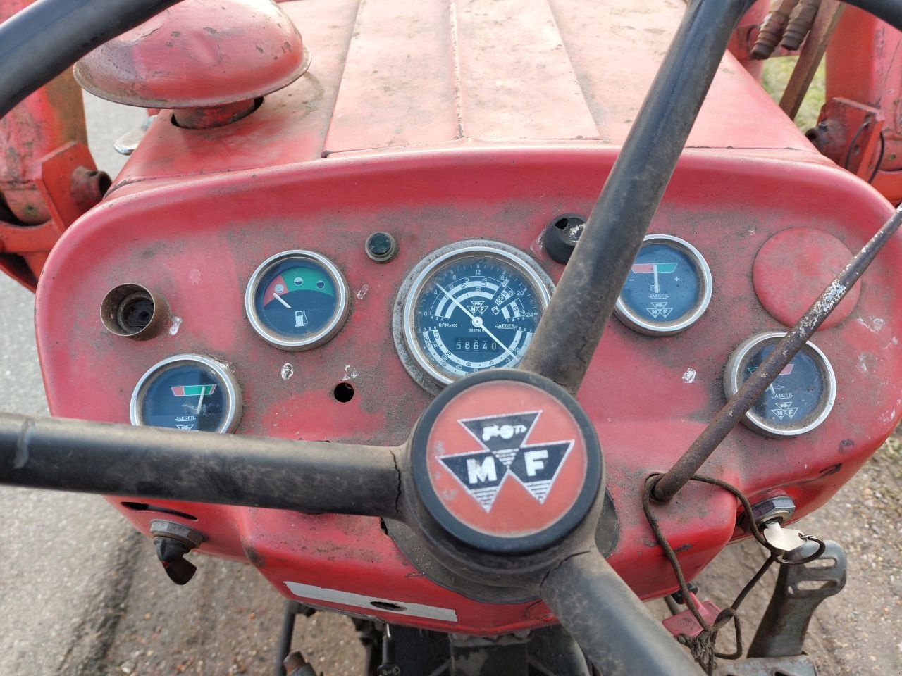 Traktor des Typs Massey Ferguson 155, Gebrauchtmaschine in Ouderkerk aan den IJssel (Bild 10)