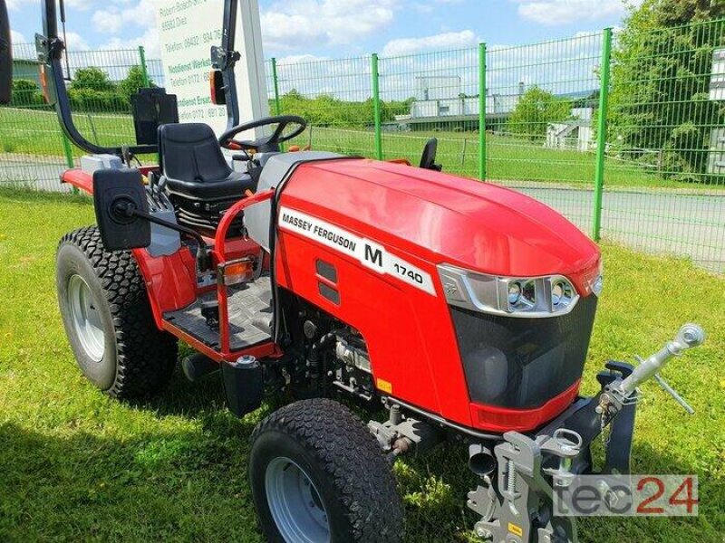 Traktor des Typs Massey Ferguson 1740M HP, Ausstellungsmaschine in Diez (Bild 1)
