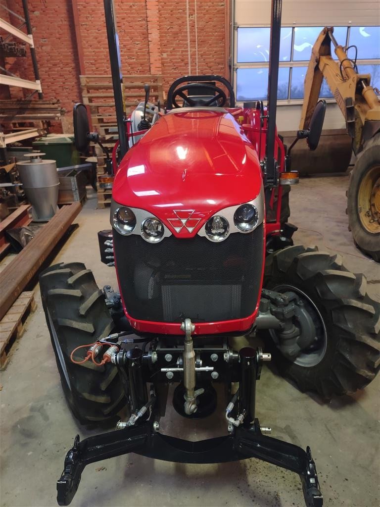 Traktor des Typs Massey Ferguson 1747, Gebrauchtmaschine in Brørup (Bild 3)