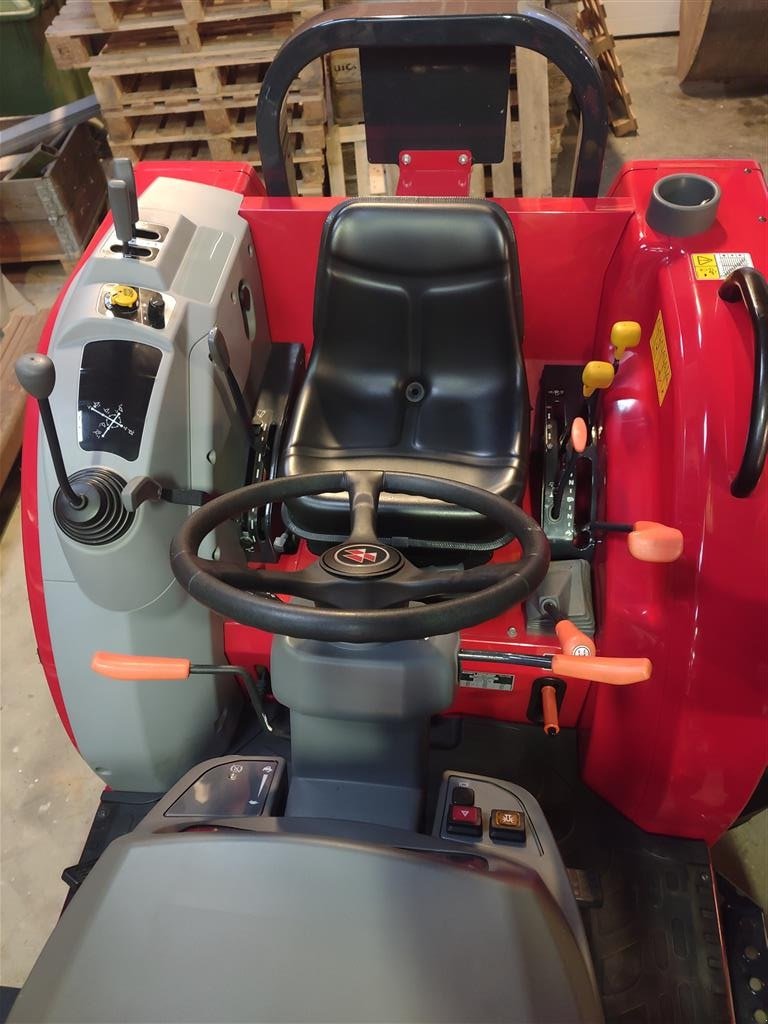 Traktor des Typs Massey Ferguson 1747, Gebrauchtmaschine in Brørup (Bild 5)