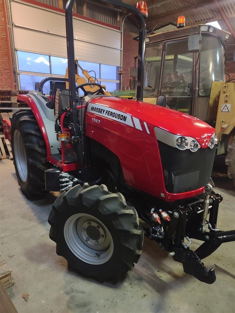 Traktor des Typs Massey Ferguson 1747, Gebrauchtmaschine in Brørup (Bild 1)