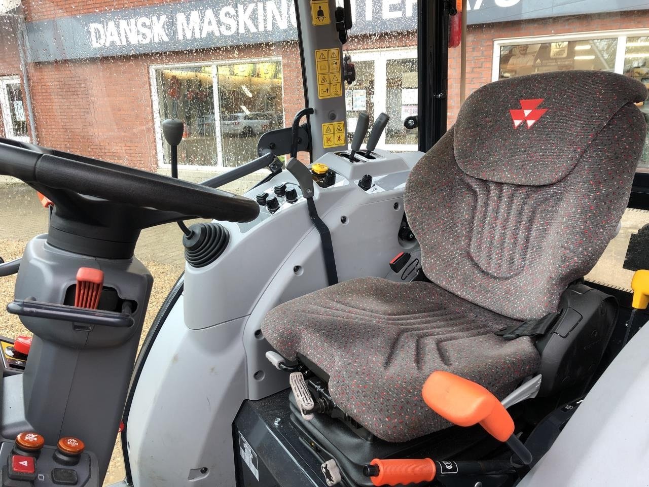 Traktor типа Massey Ferguson 1750 M HC, Gebrauchtmaschine в Jelling (Фотография 5)