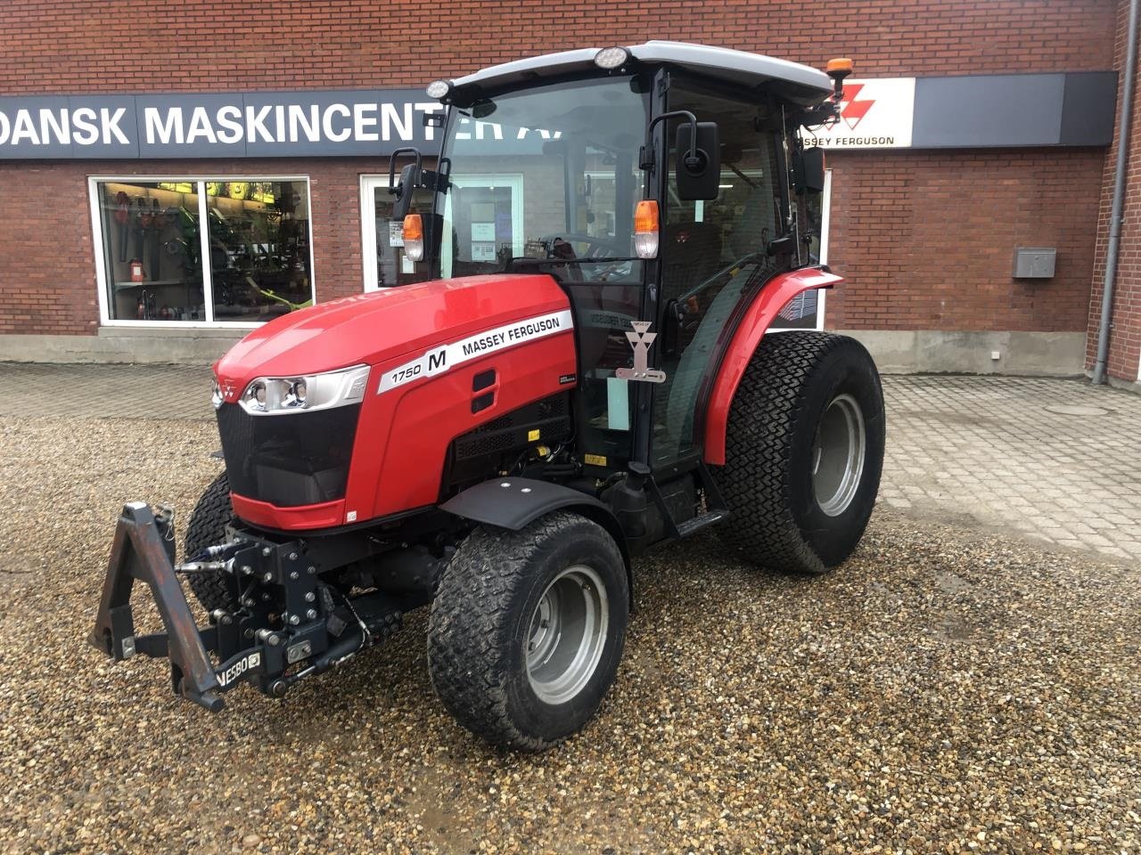 Traktor des Typs Massey Ferguson 1750 M HC, Gebrauchtmaschine in Jelling (Bild 1)