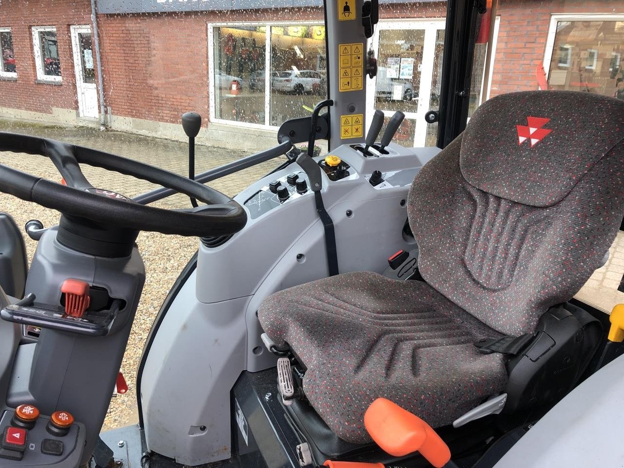 Traktor des Typs Massey Ferguson 1750 M HC, Gebrauchtmaschine in Jelling (Bild 4)