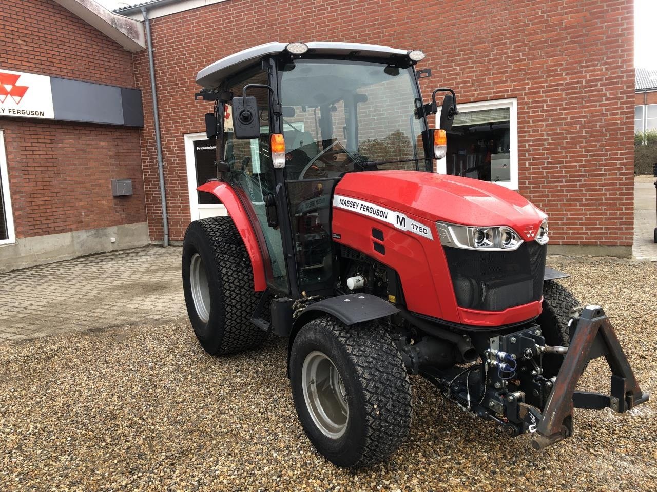 Traktor от тип Massey Ferguson 1750 M HC, Gebrauchtmaschine в Jelling (Снимка 2)
