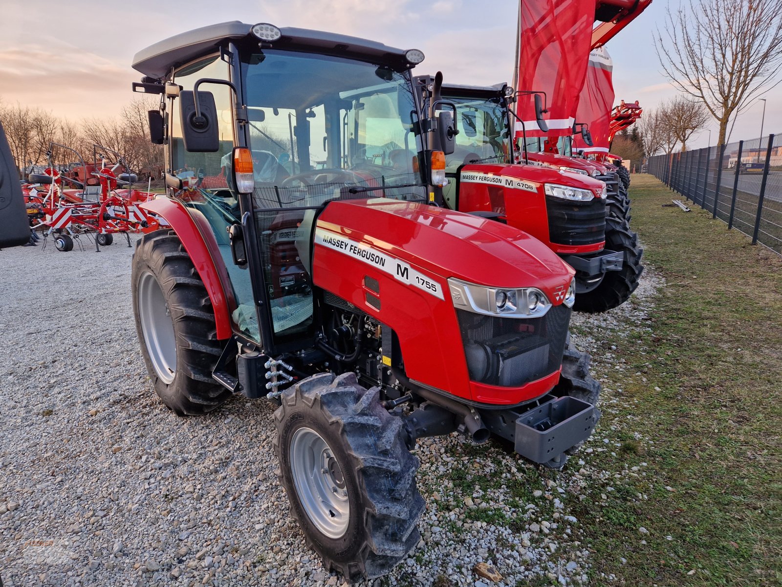 Traktor a típus Massey Ferguson 1755 M, Neumaschine ekkor: Pfoerring (Kép 2)