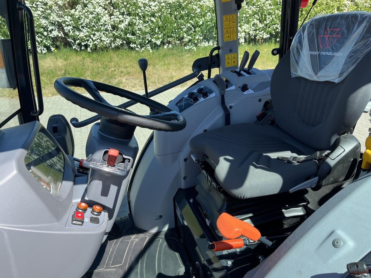 Traktor des Typs Massey Ferguson 1765M HC, Gebrauchtmaschine in Jelling (Bild 7)