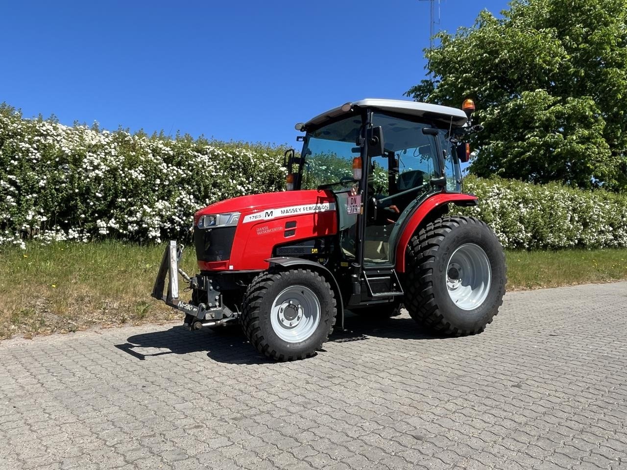 Traktor des Typs Massey Ferguson 1765M HC, Gebrauchtmaschine in Jelling (Bild 2)