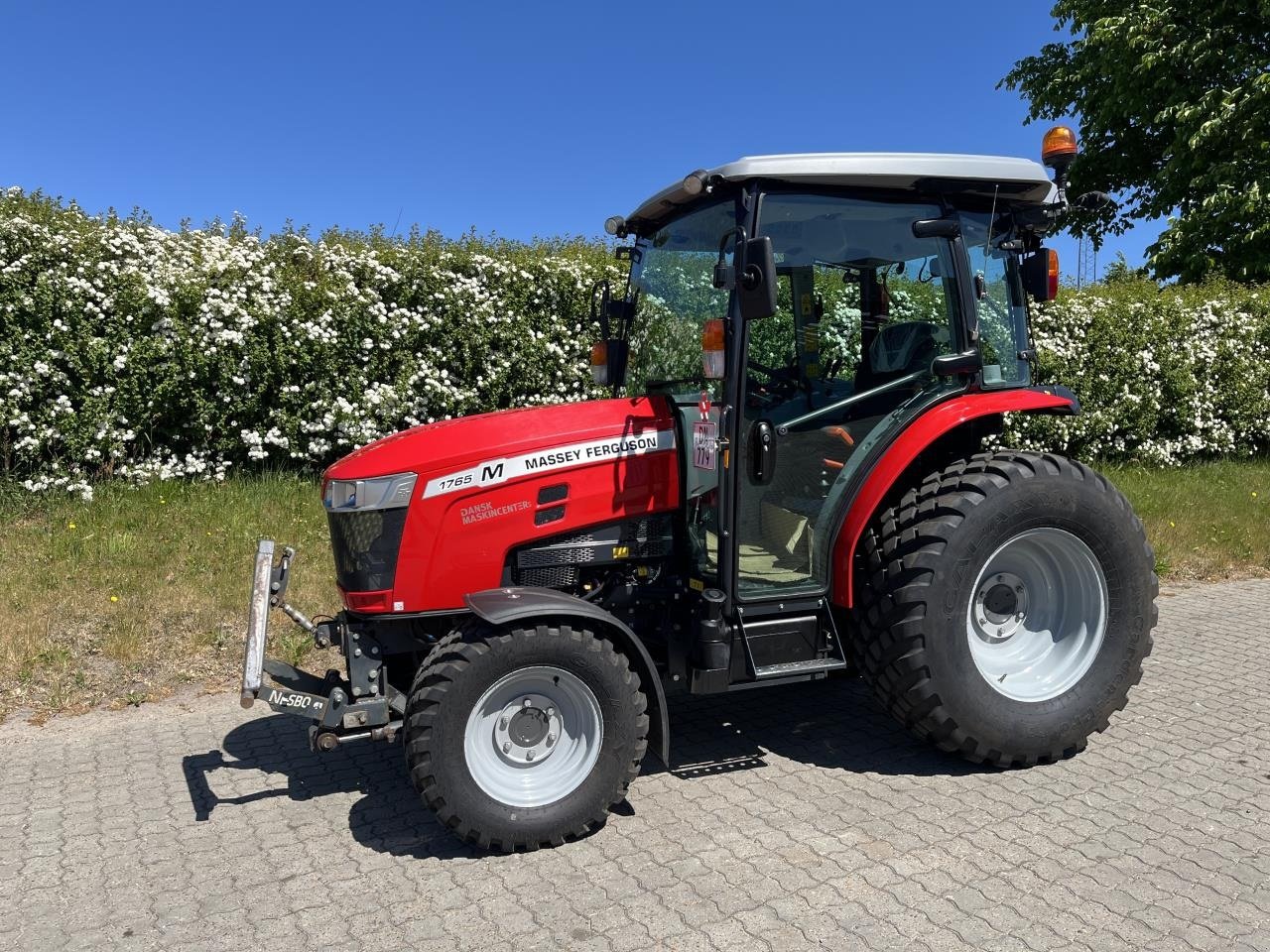 Traktor des Typs Massey Ferguson 1765M HC, Gebrauchtmaschine in Jelling (Bild 1)
