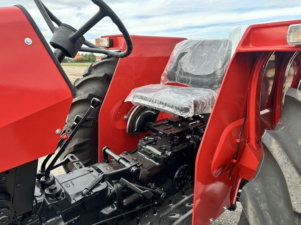 Traktor van het type Massey Ferguson 290, Neumaschine in Callantsoog (Foto 4)