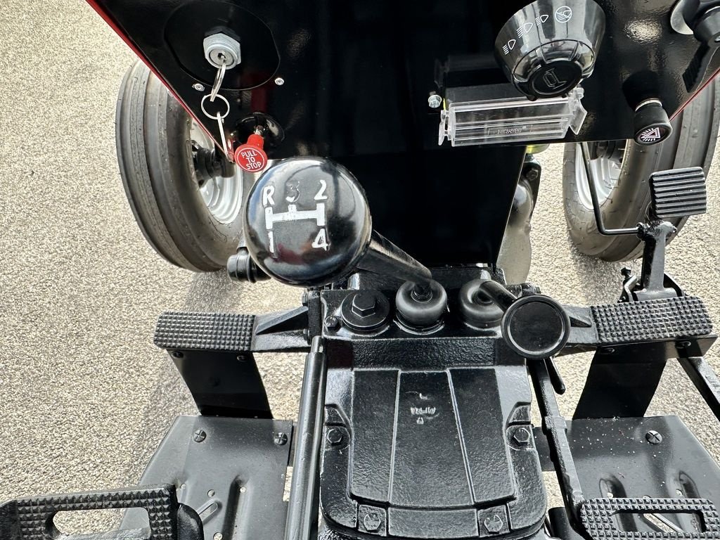 Traktor van het type Massey Ferguson 290, Neumaschine in Callantsoog (Foto 7)