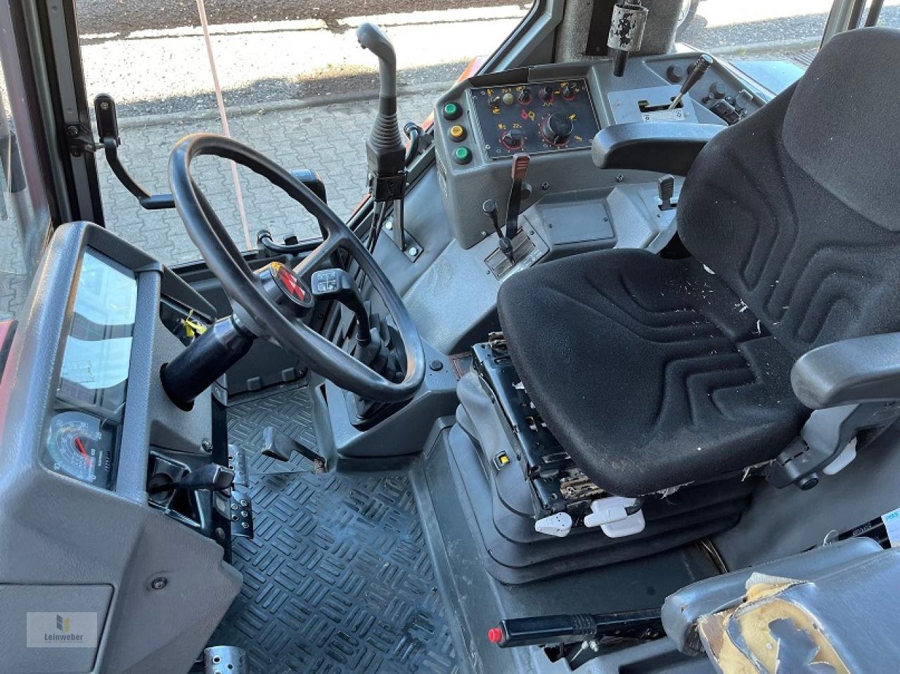 Traktor des Typs Massey Ferguson 3085 E, Gebrauchtmaschine in Neuhof - Dorfborn (Bild 6)