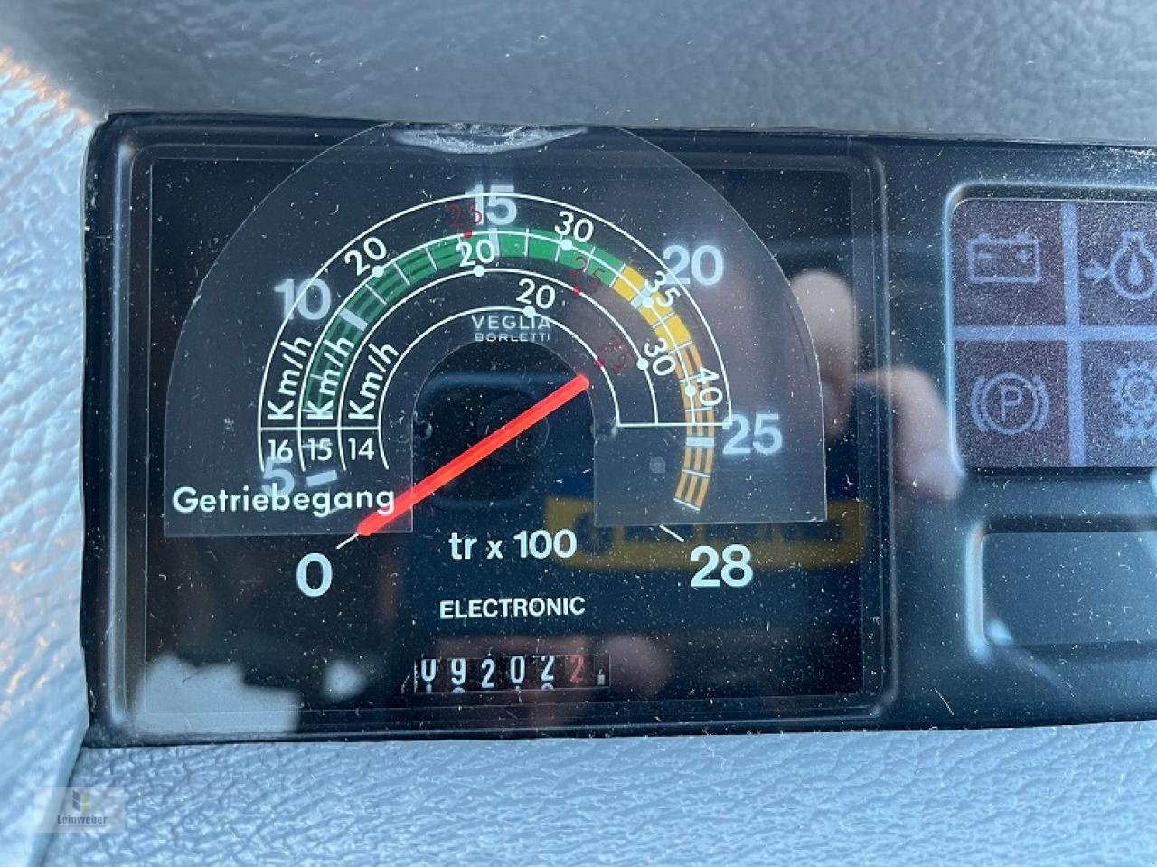 Traktor des Typs Massey Ferguson 3085 E, Gebrauchtmaschine in Neuhof - Dorfborn (Bild 7)