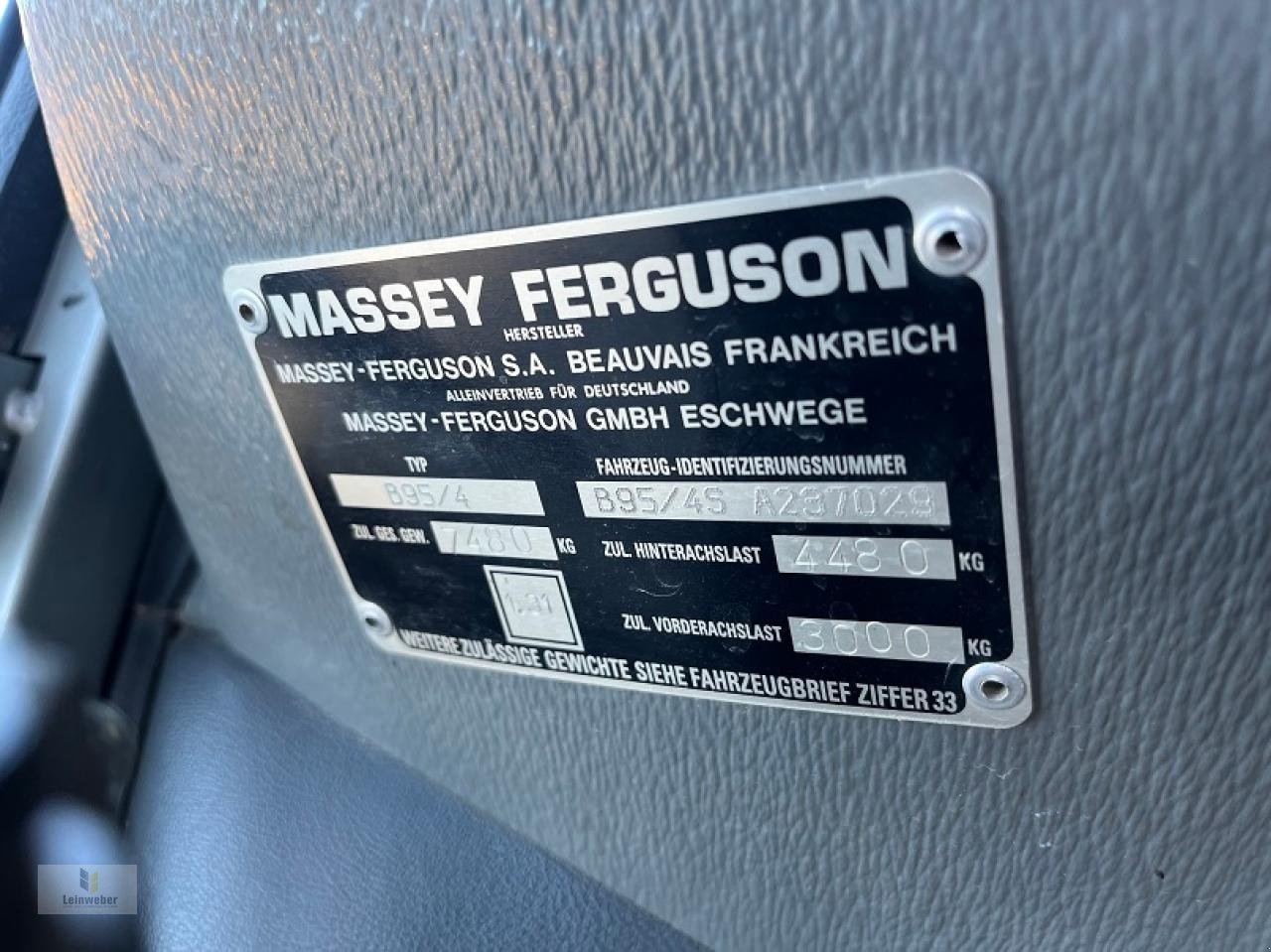 Traktor des Typs Massey Ferguson 3085 E, Gebrauchtmaschine in Neuhof - Dorfborn (Bild 8)