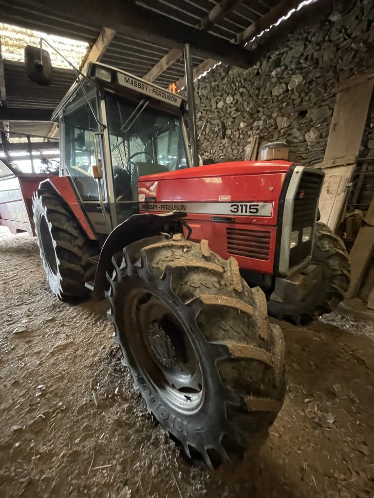 Traktor типа Massey Ferguson 3115, Gebrauchtmaschine в Calmont (Фотография 1)