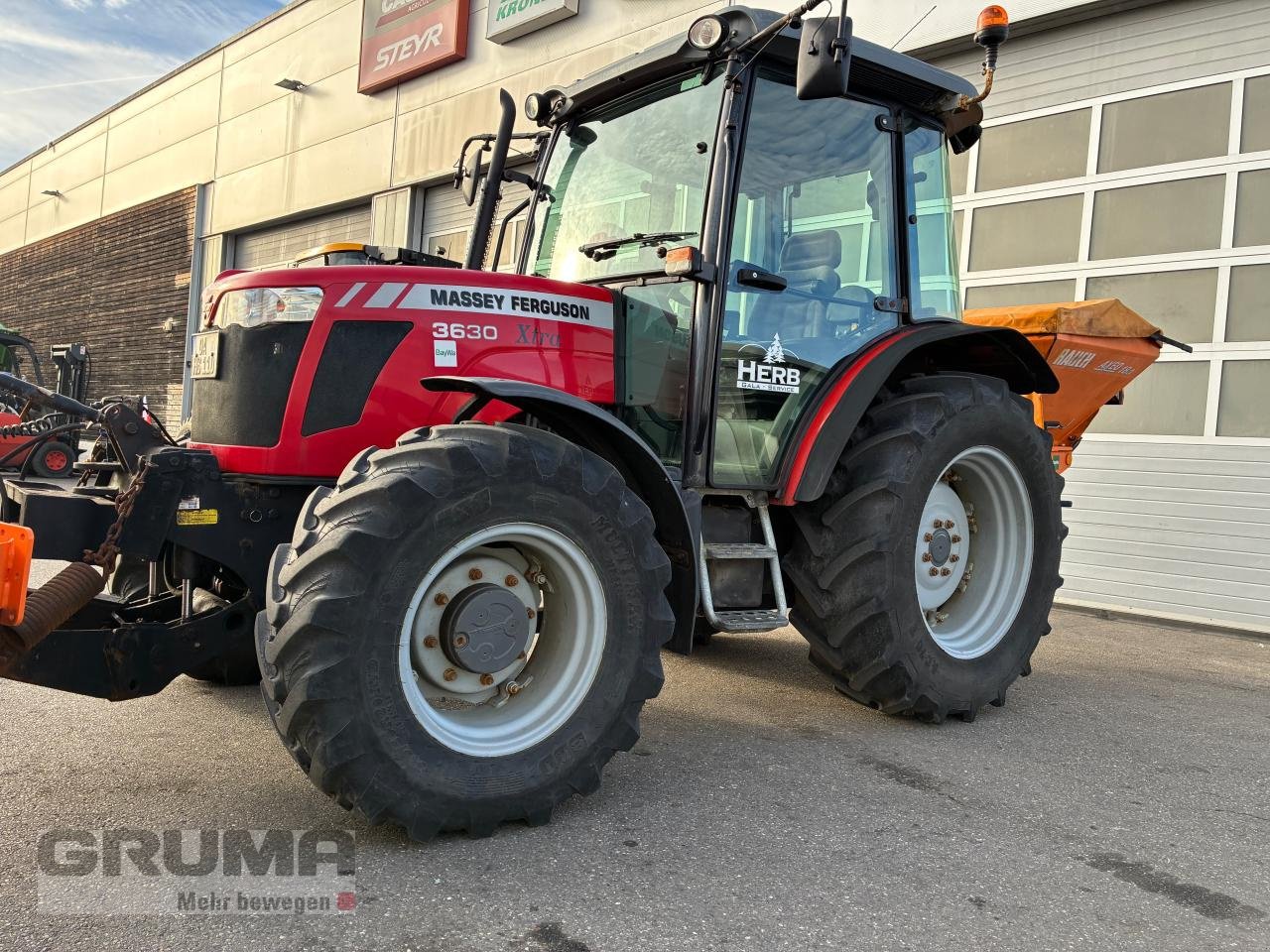 Traktor от тип Massey Ferguson 3630 Xtra, Gebrauchtmaschine в Friedberg-Derching (Снимка 2)