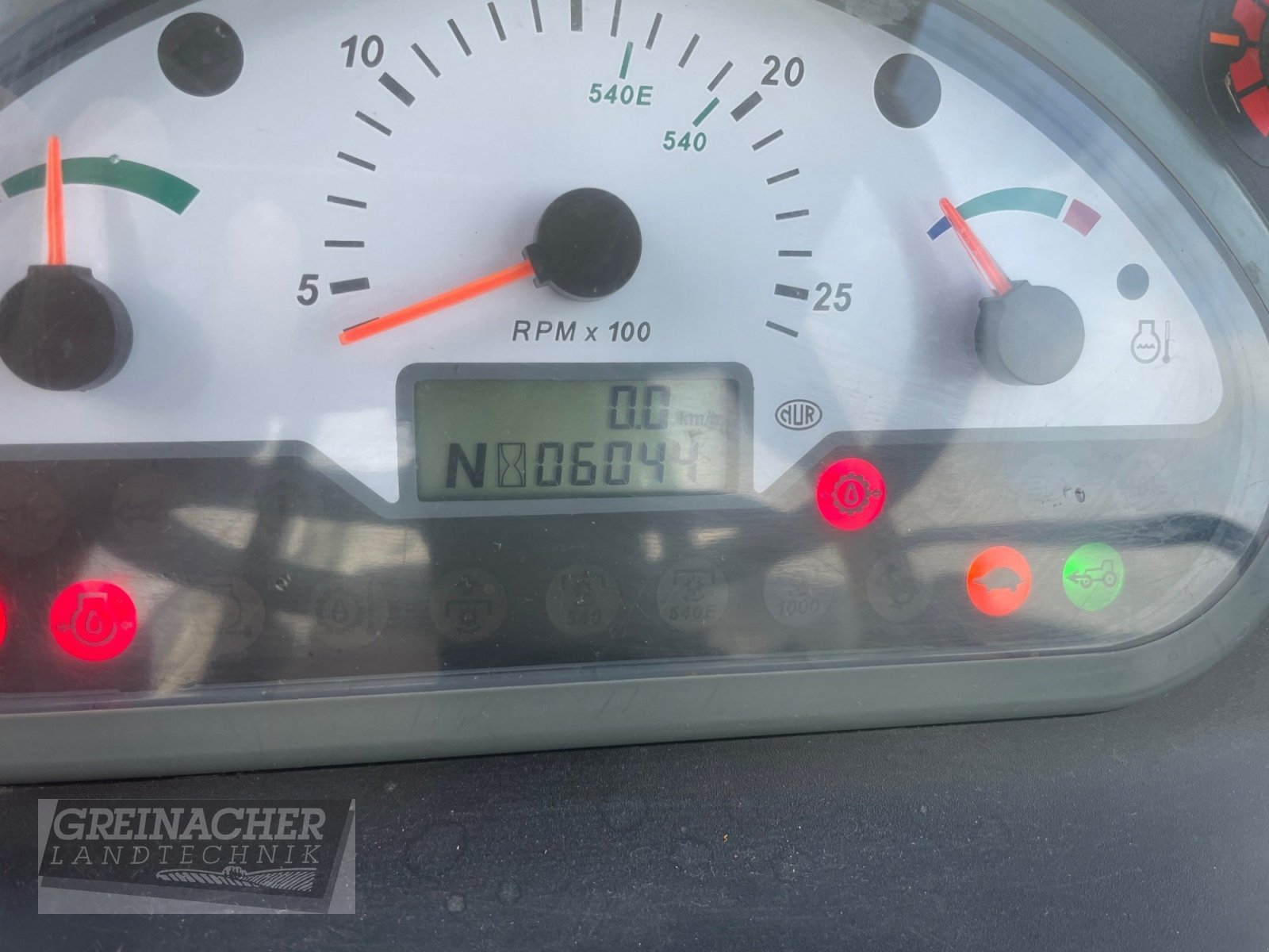 Traktor des Typs Massey Ferguson 3640 GE, Gebrauchtmaschine in Pfullendorf (Bild 11)