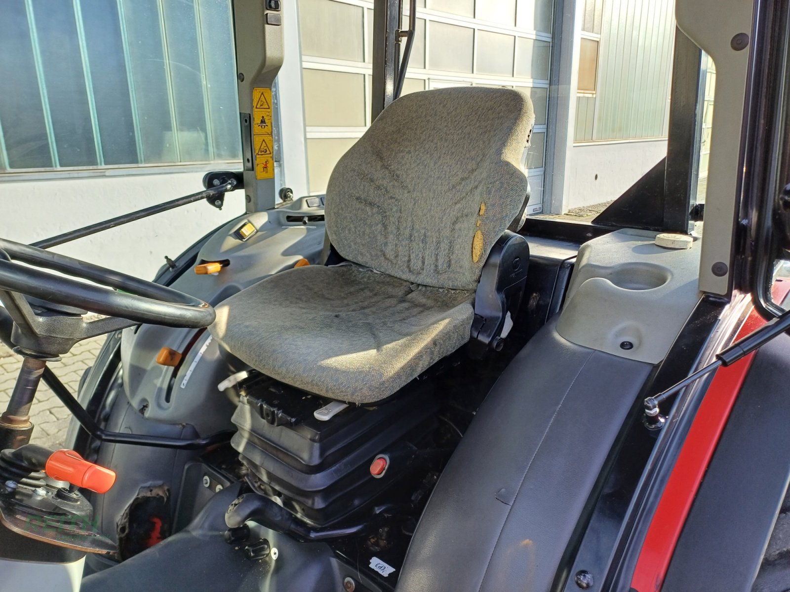 Traktor des Typs Massey Ferguson 3645 F, Gebrauchtmaschine in Wolnzach (Bild 14)