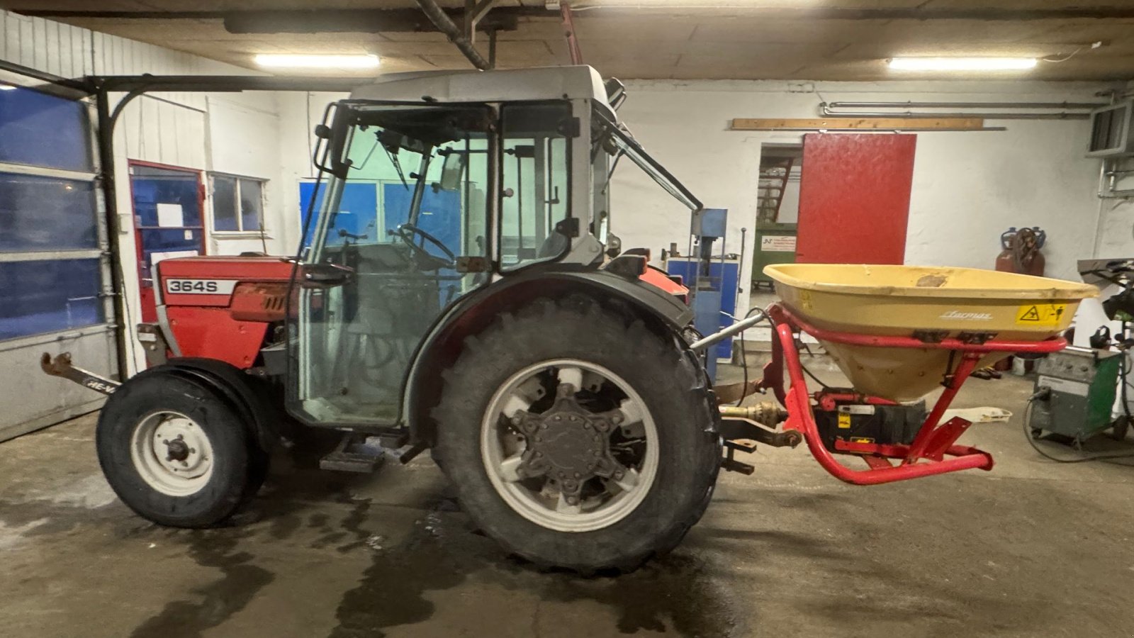 Traktor tipa Massey Ferguson 364S MED VICON SALTSPREDER!, Gebrauchtmaschine u Nørager (Slika 3)