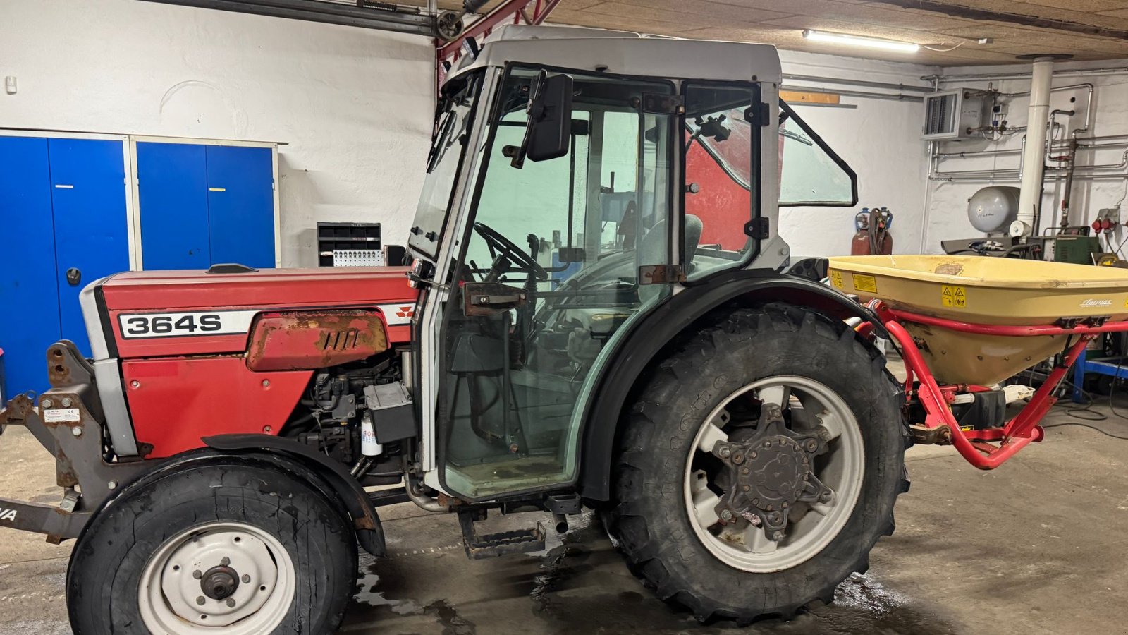 Traktor tipa Massey Ferguson 364S MED VICON SALTSPREDER!, Gebrauchtmaschine u Nørager (Slika 2)
