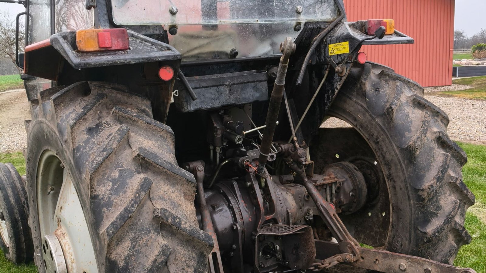 Traktor del tipo Massey Ferguson 365 og 390T Hi Line med armklipper, Gebrauchtmaschine en Skive (Imagen 6)