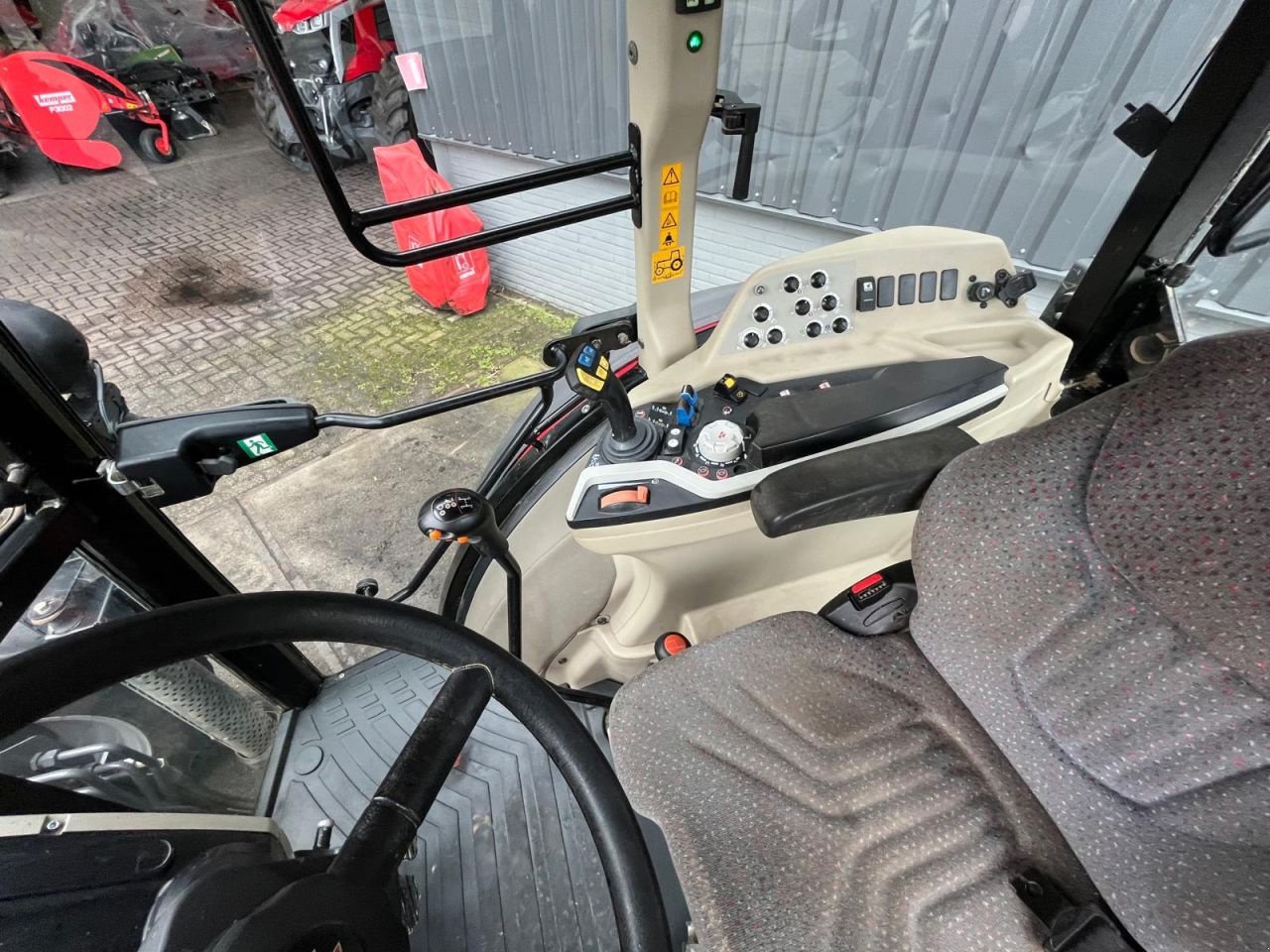 Traktor van het type Massey Ferguson 3709 AL Efficient, Gebrauchtmaschine in Achterveld (Foto 7)