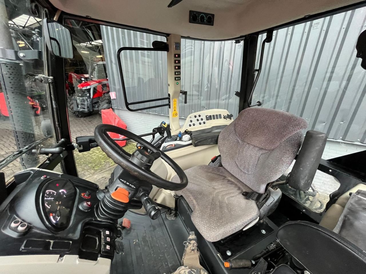Traktor van het type Massey Ferguson 3709 AL Efficient, Gebrauchtmaschine in Achterveld (Foto 6)