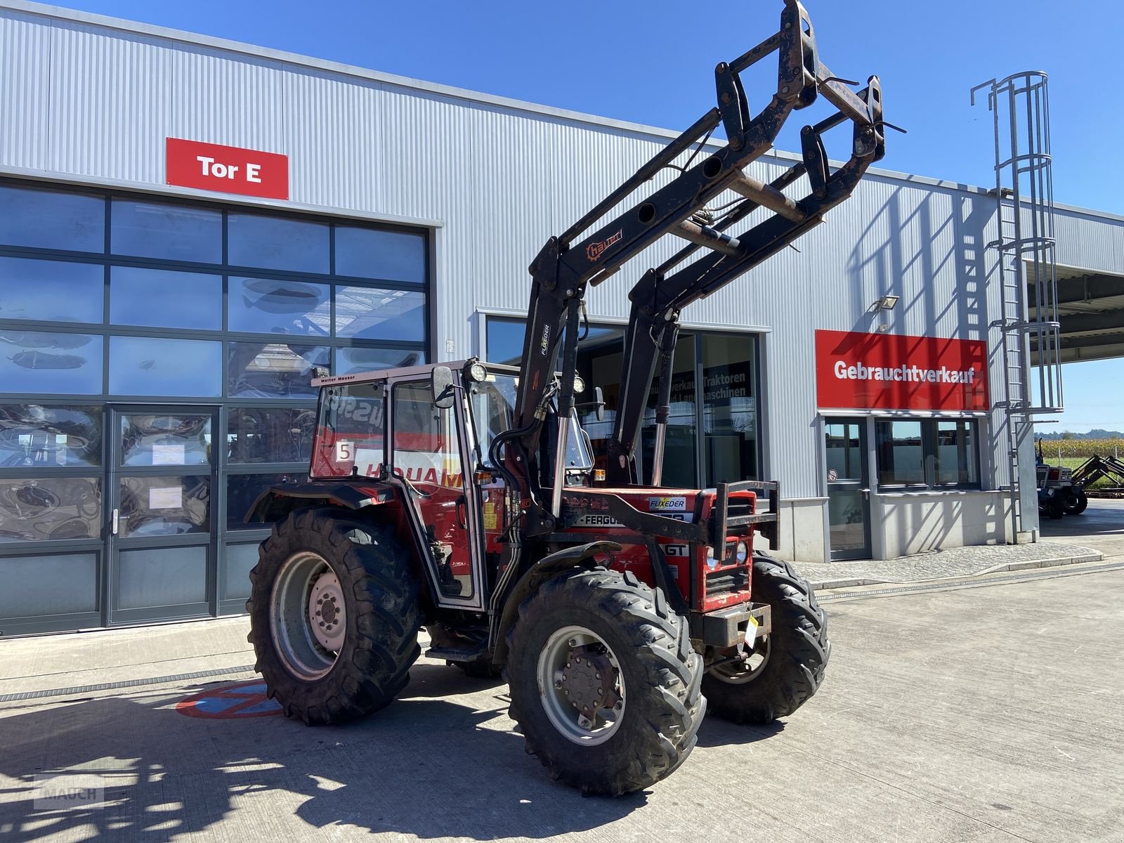 Traktor of the type Massey Ferguson 373-4 GT, Gebrauchtmaschine in Burgkirchen (Picture 3)