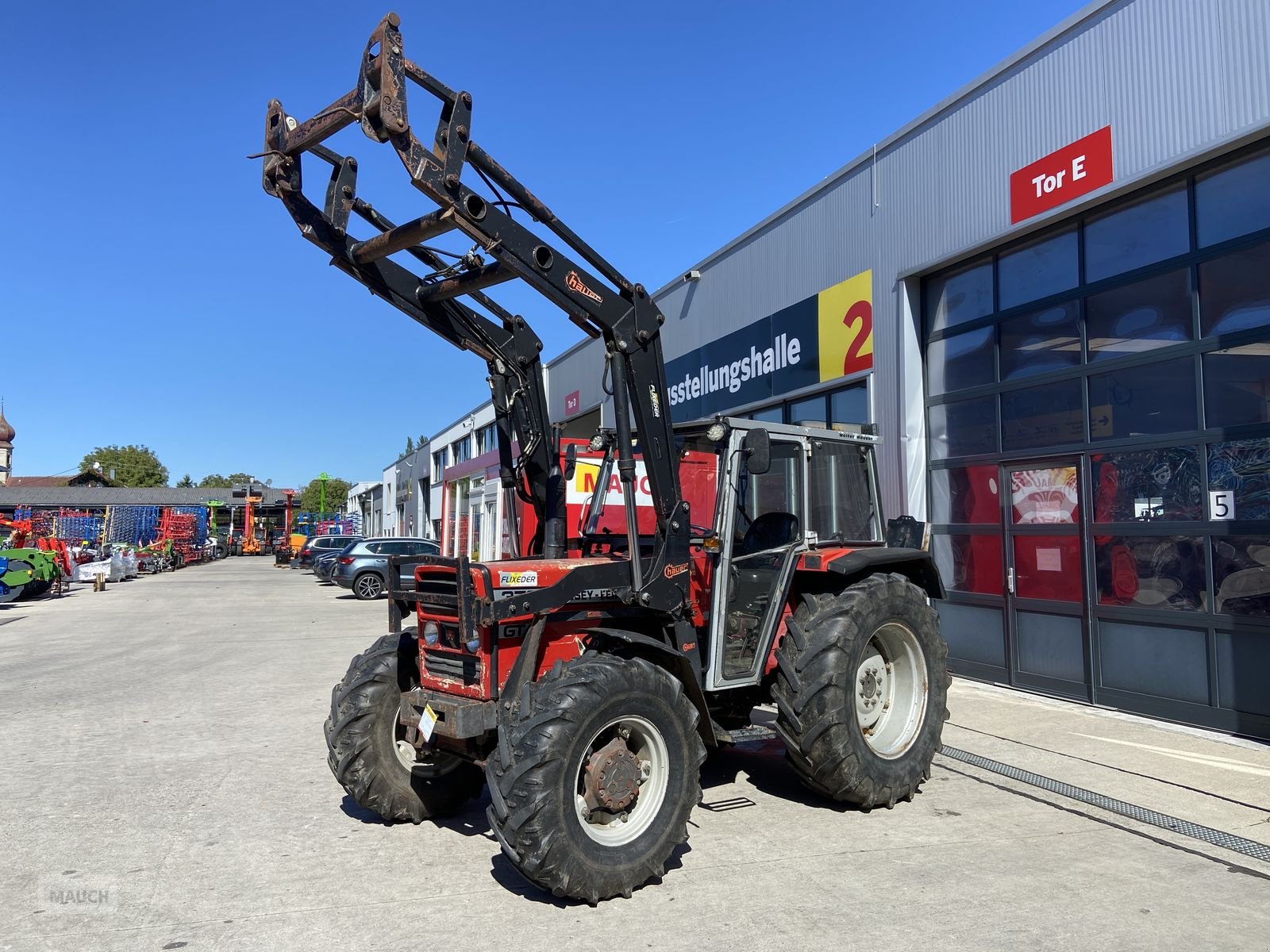 Traktor of the type Massey Ferguson 373-4 GT, Gebrauchtmaschine in Burgkirchen (Picture 1)