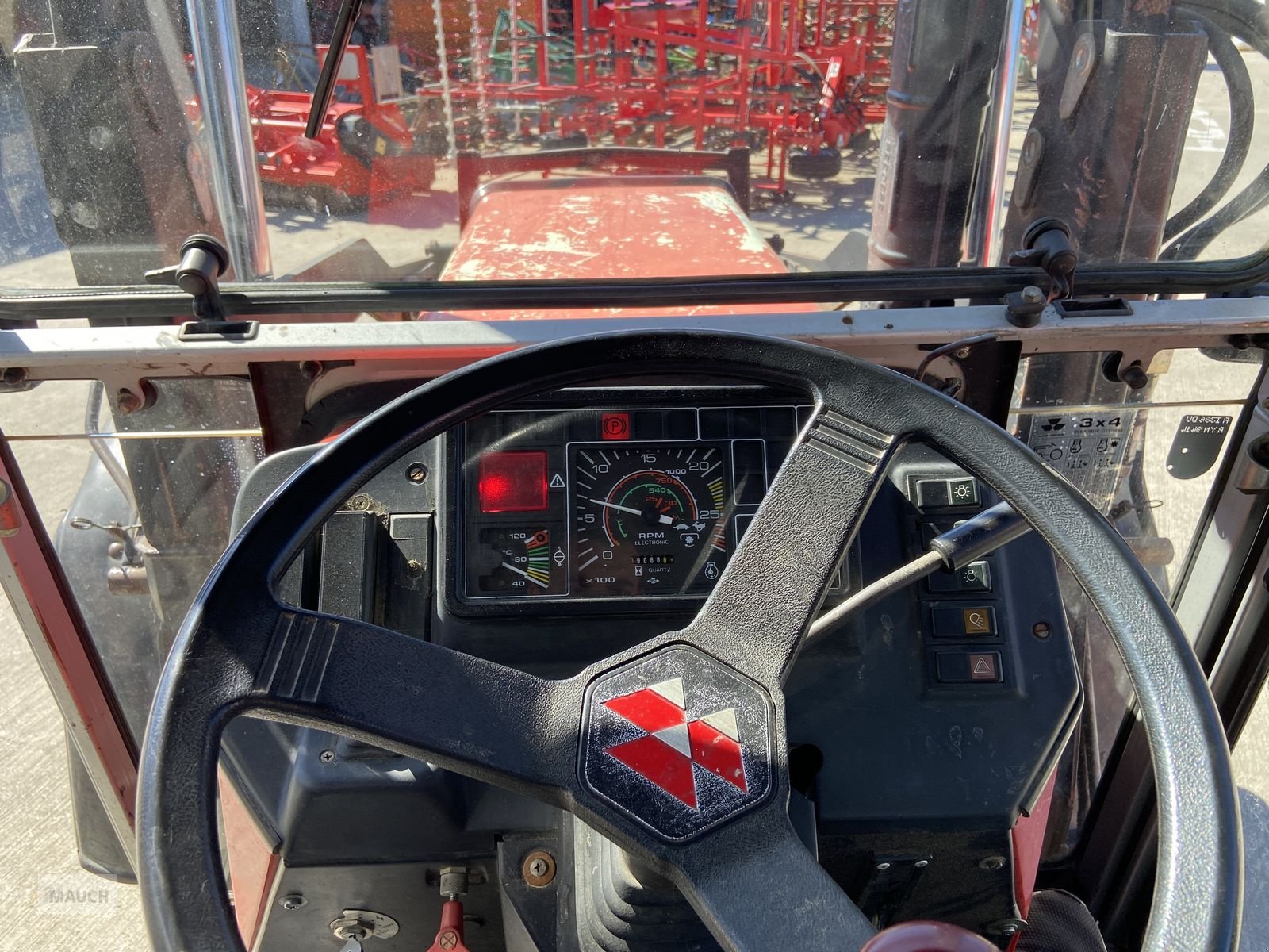 Traktor of the type Massey Ferguson 373-4 GT, Gebrauchtmaschine in Burgkirchen (Picture 13)