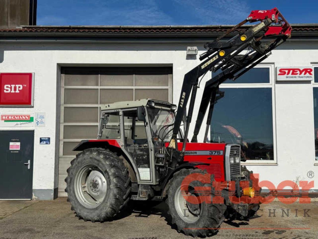 Traktor des Typs Massey Ferguson 375 A, Gebrauchtmaschine in Ampfing (Bild 1)