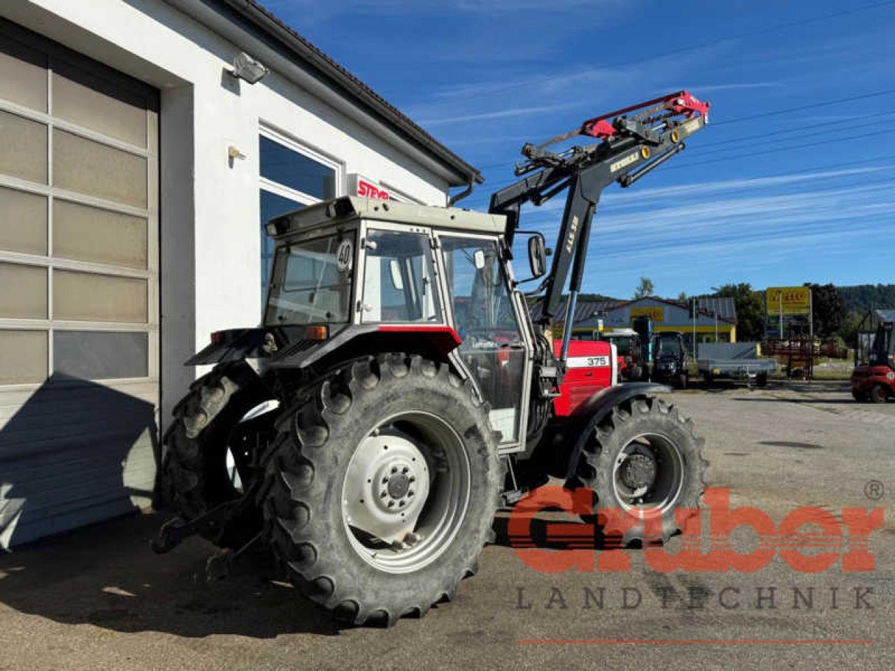 Traktor des Typs Massey Ferguson 375 A, Gebrauchtmaschine in Ampfing (Bild 2)