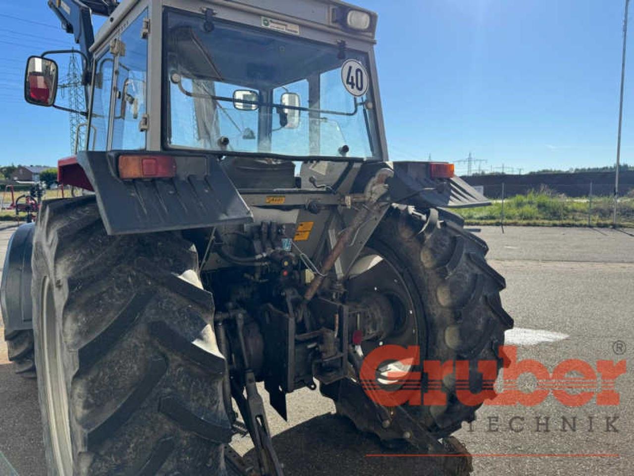 Traktor des Typs Massey Ferguson 375 A, Gebrauchtmaschine in Ampfing (Bild 4)