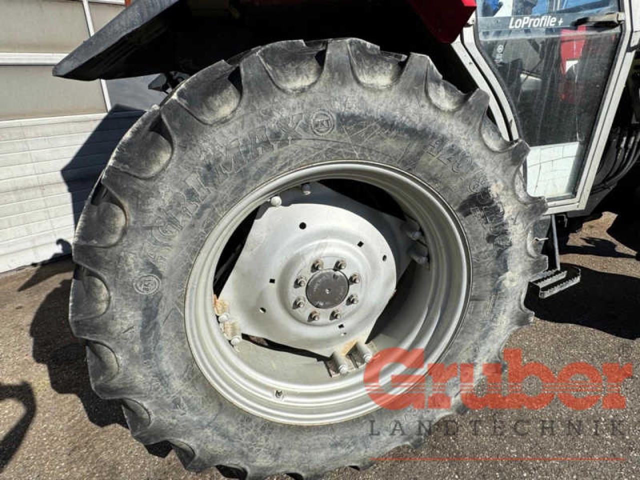 Traktor des Typs Massey Ferguson 375 A, Gebrauchtmaschine in Ampfing (Bild 15)