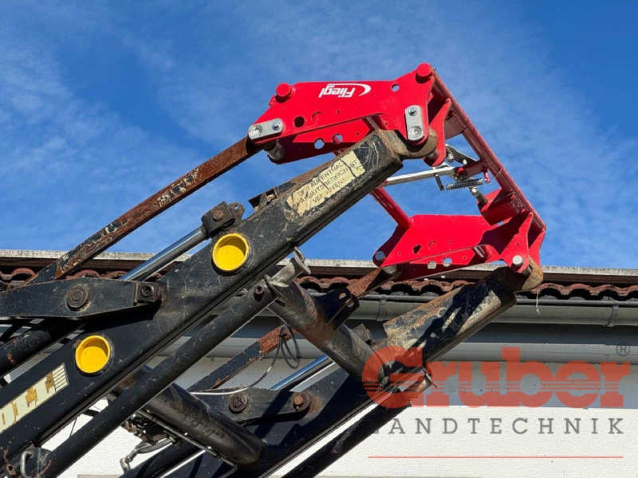 Traktor des Typs Massey Ferguson 375 A, Gebrauchtmaschine in Ampfing (Bild 17)