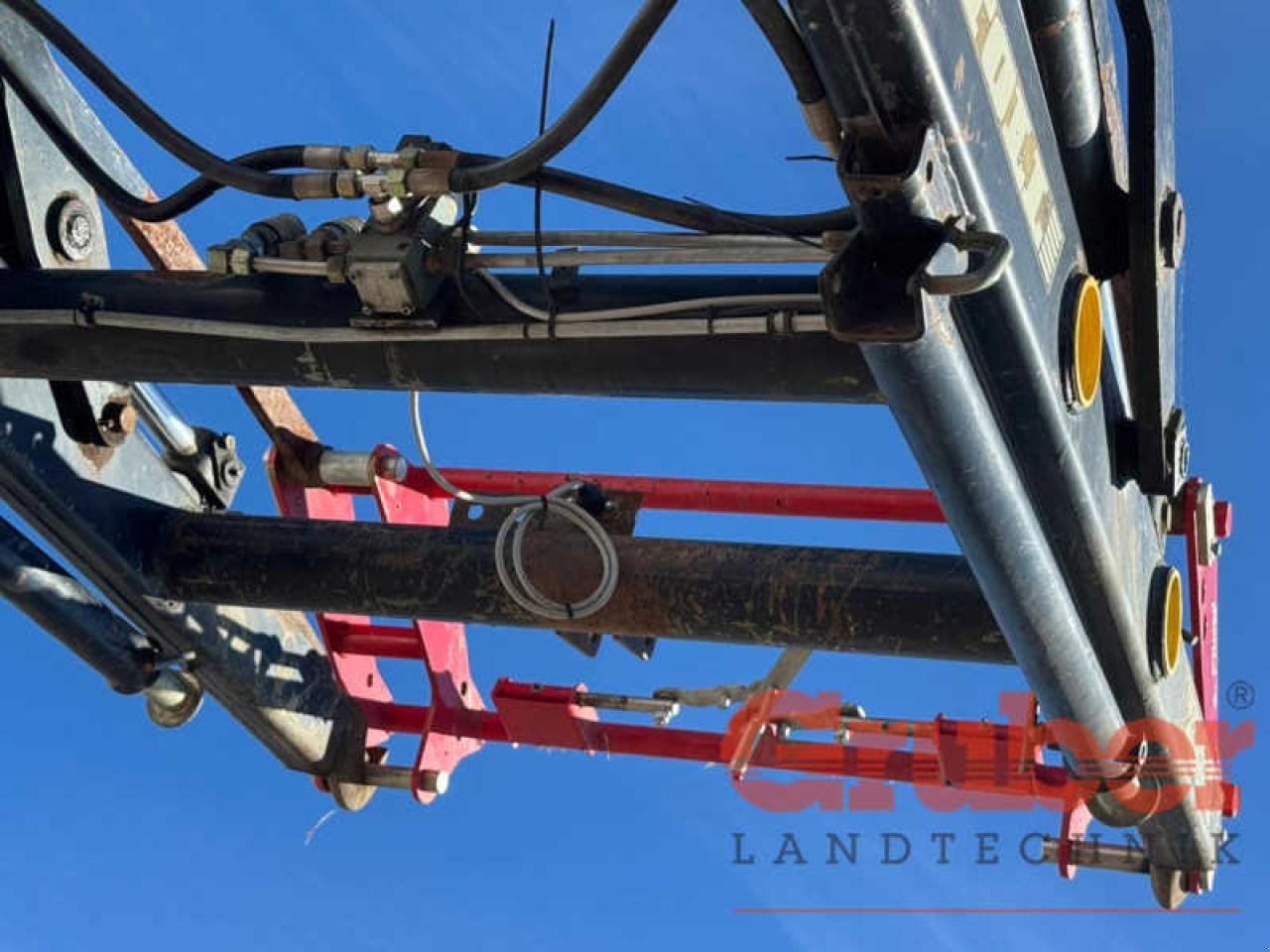 Traktor des Typs Massey Ferguson 375 A, Gebrauchtmaschine in Ampfing (Bild 19)