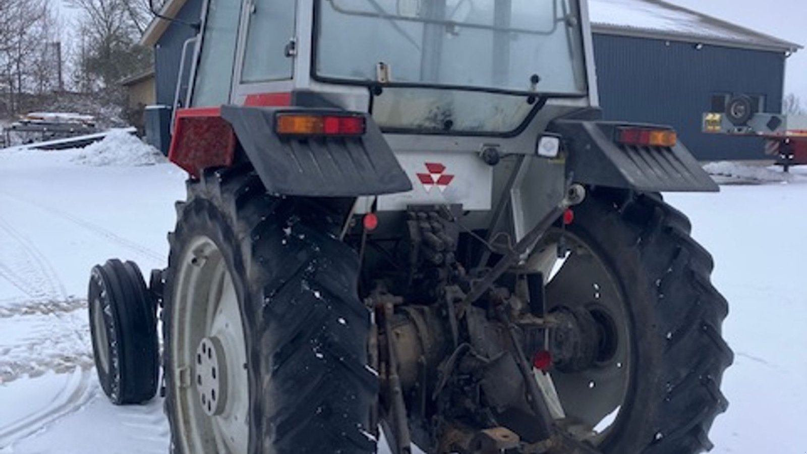 Traktor of the type Massey Ferguson 375 hilsen, Gebrauchtmaschine in Odense SV (Picture 4)
