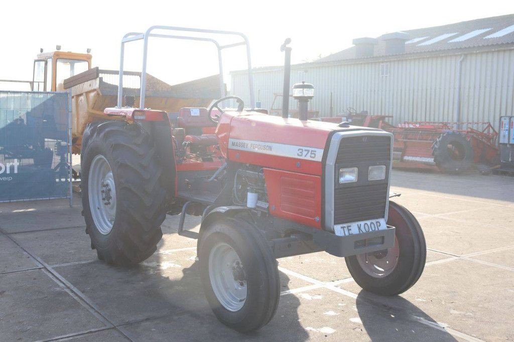 Traktor des Typs Massey Ferguson 375 WD, Gebrauchtmaschine in Antwerpen (Bild 8)