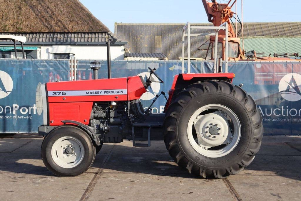 Traktor des Typs Massey Ferguson 375 WD, Gebrauchtmaschine in Antwerpen (Bild 2)