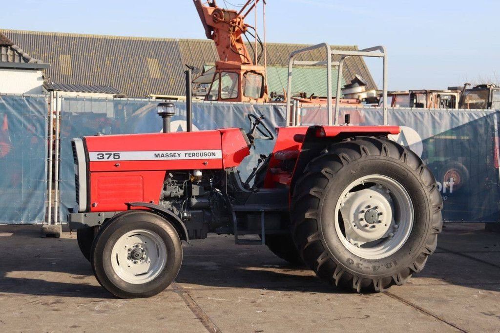 Traktor des Typs Massey Ferguson 375 WD, Gebrauchtmaschine in Antwerpen (Bild 1)