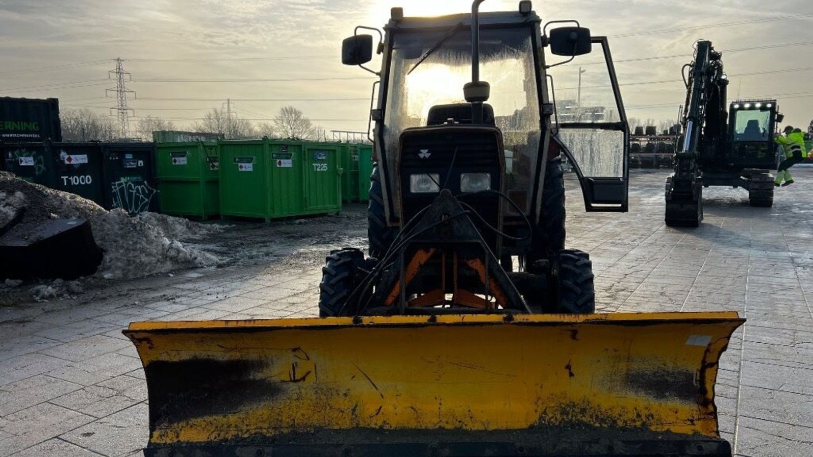 Traktor typu Massey Ferguson 375, Gebrauchtmaschine w Rødovre (Zdjęcie 2)