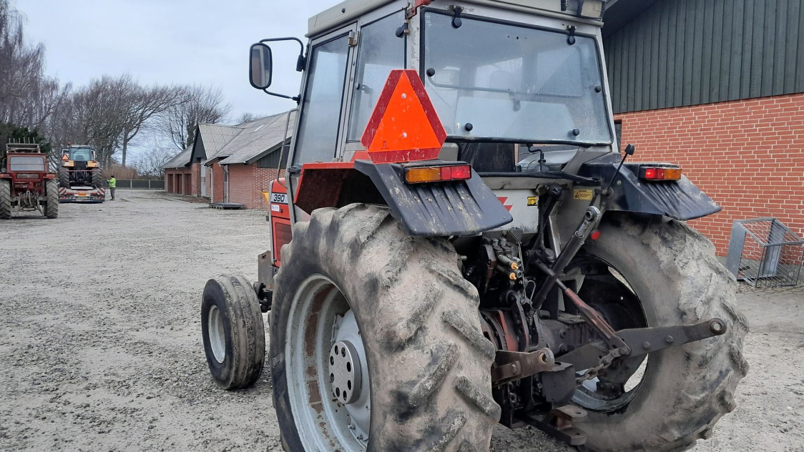 Traktor van het type Massey Ferguson 390-375-365 og 362 4 WD 4 stk  MF 300 serien, Gebrauchtmaschine in Skive (Foto 3)