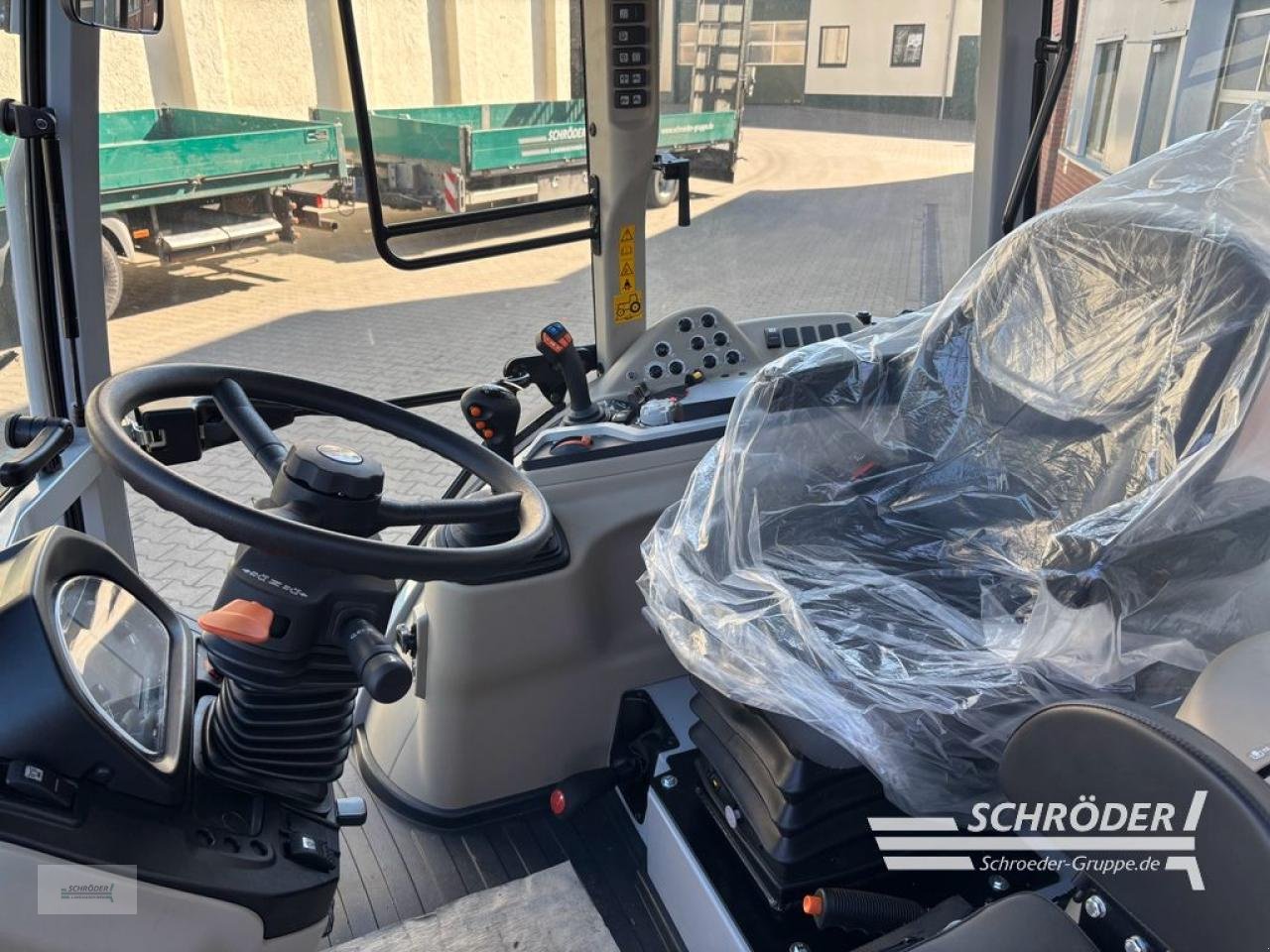 Traktor типа Massey Ferguson 3AL.105 CAB FLATFLOOR EFFICIENT, Neumaschine в Wildeshausen (Фотография 3)