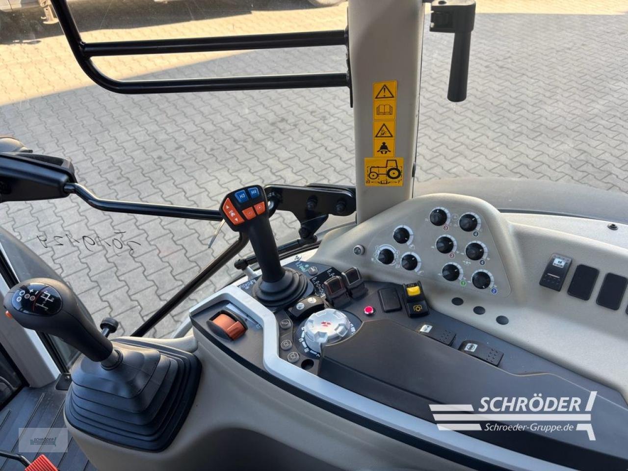 Traktor типа Massey Ferguson 3AL.105 CAB FLATFLOOR EFFICIENT, Neumaschine в Wildeshausen (Фотография 7)