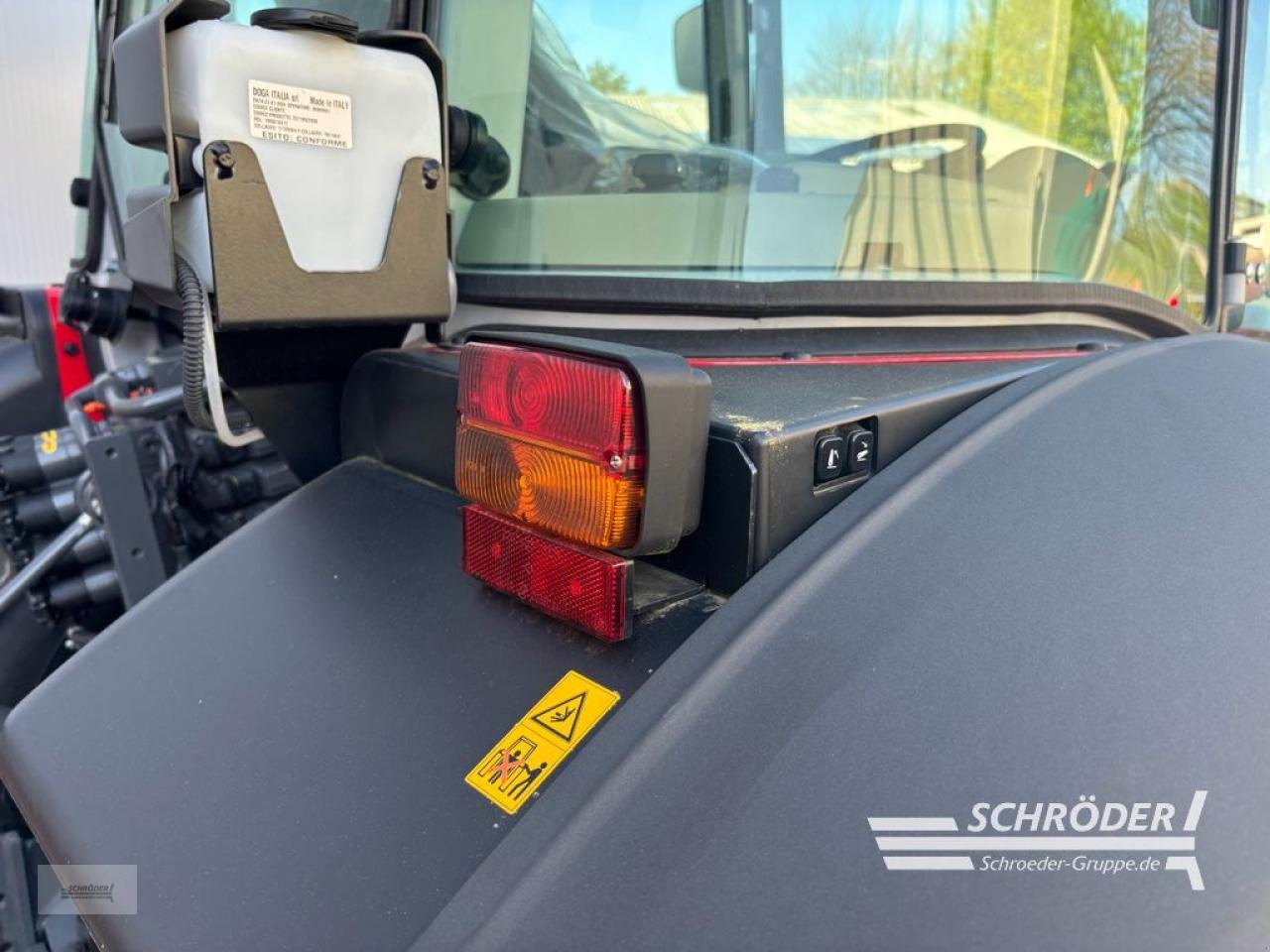 Traktor типа Massey Ferguson 3AL.105 CAB FLATFLOOR EFFICIENT, Neumaschine в Wildeshausen (Фотография 19)