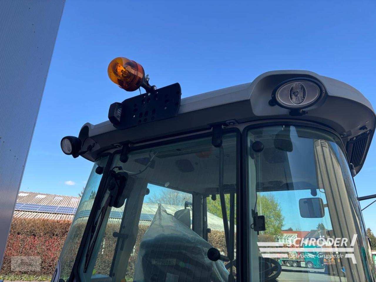 Traktor типа Massey Ferguson 3AL.105 CAB FLATFLOOR EFFICIENT, Neumaschine в Wildeshausen (Фотография 20)