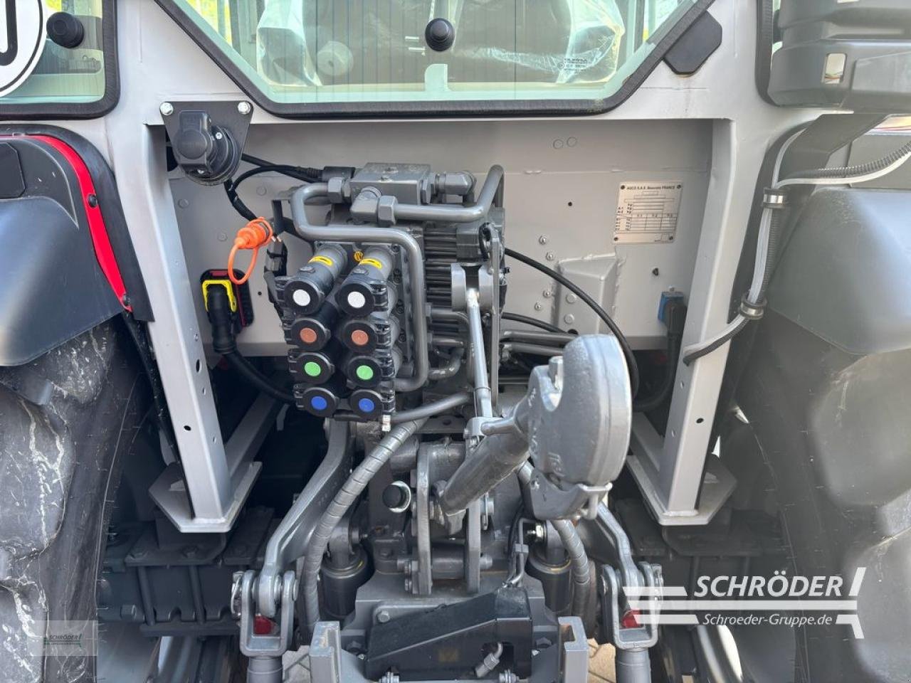 Traktor типа Massey Ferguson 3AL.105 CAB FLATFLOOR EFFICIENT, Neumaschine в Wildeshausen (Фотография 21)