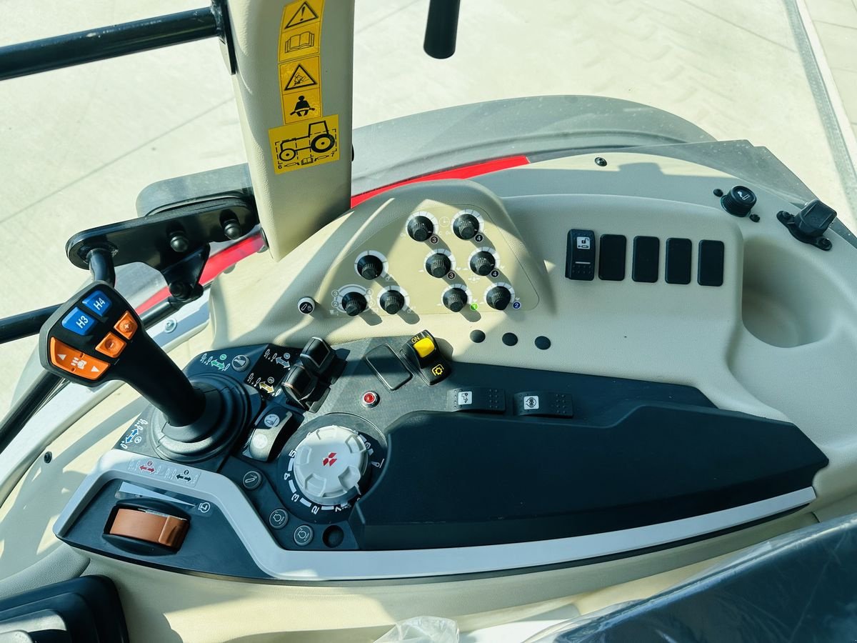 Traktor of the type Massey Ferguson 3AL.95 Efficient, Neumaschine in Hohenruppersdorf (Picture 13)