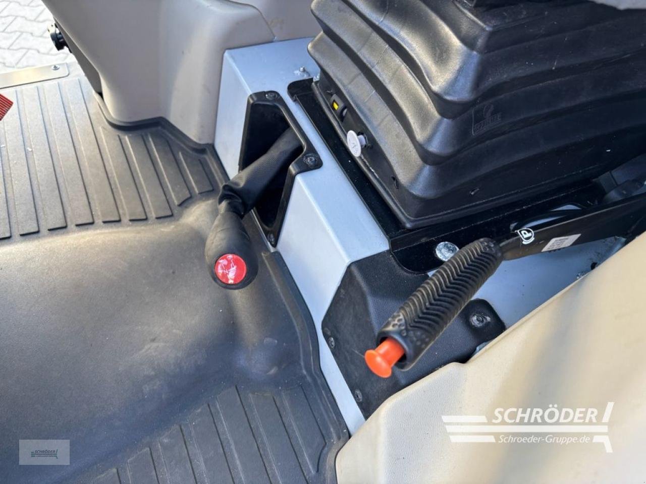 Traktor типа Massey Ferguson 3SP.85 CAB EFFICIENT, Neumaschine в Wildeshausen (Фотография 10)