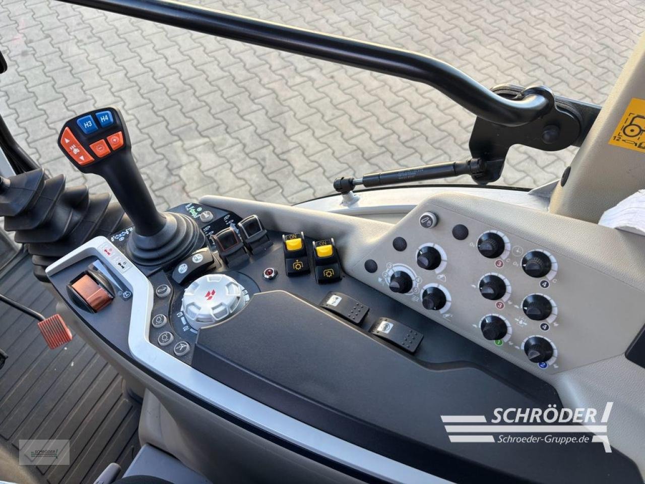 Traktor типа Massey Ferguson 3SP.85 CAB EFFICIENT, Neumaschine в Wildeshausen (Фотография 11)